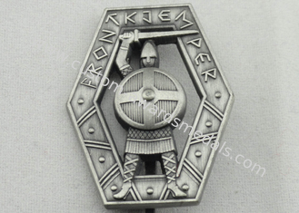 Il distintivo in lega di zinco del guerriero 3D, metallo d'argento antico della clip del ricordo di placcatura Badges
