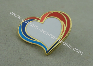 Pin duro in lega di zinco personale dello smalto del distintivo di forma del cuore con smalto